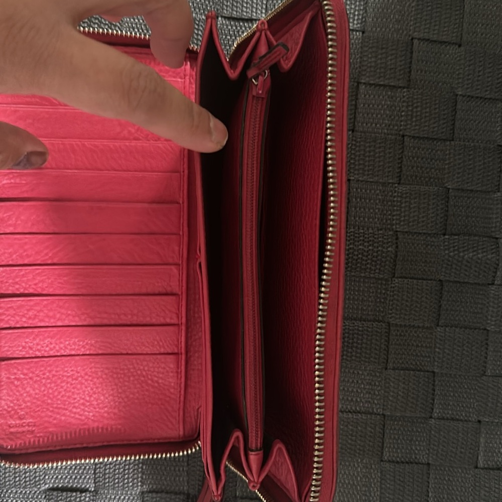 - Gucci - Picture 4 of 5